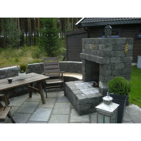 Herregård mur er svært fleksibel og dekorativ. Formatet er anvendelig og det rustikke uttrykket gjør den egnet som kantstein så vel som til å lage små murer, trapper, blomsterbed, utegrill osv. Bare fantasien setter grenser! Leveres i ulike fargevarianter tilpasset norsk natur. 