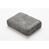 Et dekke med Herregård helle gir et røft uttrykk som er lekkert sammen med naturstein og andre materialer. Herregård helle er en del av Herregårdserien. Det rustikke uttrykket passer godt til både ny og tradisjonell byggestil. Herregård helle er kjøresterk, og velegnet for private gårdsplasser med personbiltrafikk. Herregård helle kan også brukes som topphelle på Herregård mur. Leveres i ulike far 