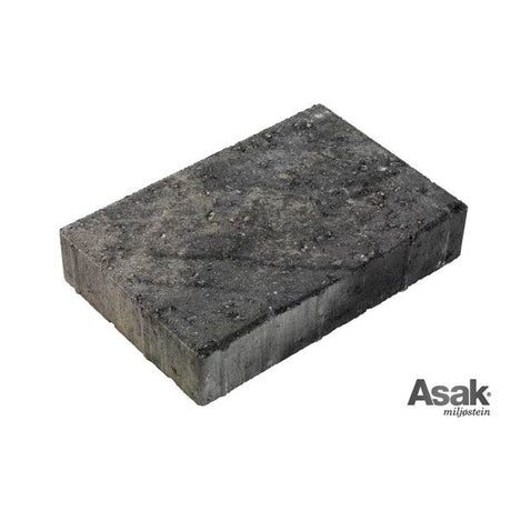 Asak Relieff Kvadrat XXL er en stor belegningsstein med rette linjer og en myk struktur i overflaten som gir liv til dekket. Asak Relieff gir et moderne og solid dekke som krever minimalt med vedlikehold. Relieff passer både til ny og moderne byggestil, men også i mer klassiske omgivelser. Kan kombineres med andre formater i samme serie. 