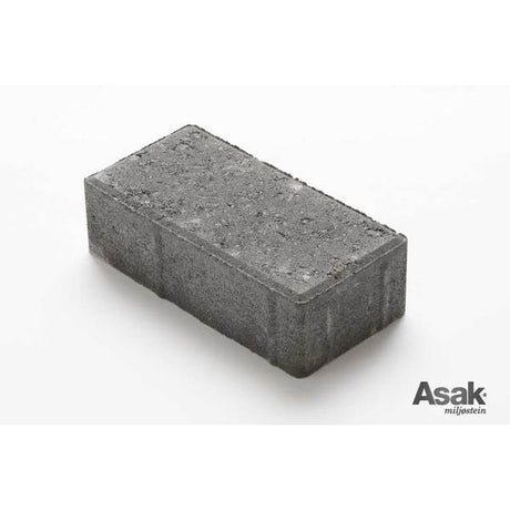 Arena er en klassisk rektangulær belegningsstein. Det avlange formatet gir rom for kreative mønstre. Arena har en faskant som fremhever de rene linjene i steinen og etterlater et stramt og stilrent inntrykk. Kombiner fargene etter egen smak og skreddersy ditt eget uterom. Velegnet til innkjørsler og gårdsplasser med mye trafikk. 