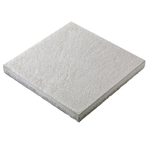Asak Helle Kritt AC er en lys helle med svak struktur i overflaten og svært fin finish. Helle Kritt AC gir et lyst og vakkert dekke som er solid samtidig som det krever lite vedlikehold. Velegnet til alle terrasser, inngangspartier og gangarealer. Hellen er behandlet med AC (Asak Coat), som beskytter dekket meget godt og gir enkelt vedlikehold. Fås i flere formater.
Asak sine kolleksjonsheller må 