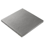 Vulkan AC har en lett struktur i overflaten og med mellomgrå farge som passer inn overalt. Den har et tidløst og harmonisk preg og er velegnet på alle typer terrasser, inngangsparti og gangarealer. Hellen er behandlet med AC (Asak Coat), som beskytter dekket meget godt og gir enkelt vedlikehold. Fås i flere formater.
Asak sine kolleksjonsheller må legges med fugeavstand, dette oppnås og sikres me 