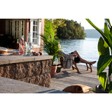 Asak+KOI kolleksjonshelle med en varm brunfarge beregnet for hage og terrasse. Hellen har en elegant overflate, med et naturlig uttrykk som skaper lun hygge på terrassen. Fargen står godt til grå og hvite fasader, men også til en rekke andre farger. Dette er en enkel farge å jobbe inn i ditt hus fargepalett. Betong er et organisk materiale som lever og endrer karakter under naturens påvirkning, He 